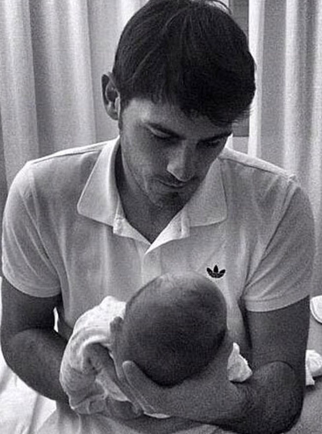 Íker Casillas cuelga una foto con su hijo Martín