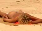Bibiana Fernández toma el sol desnuda y despreocupada en Supervivientes 2014