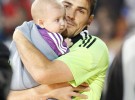 Íker Casillas celebra la décima Copa de Europa del Real Madrid con su hijo Martín