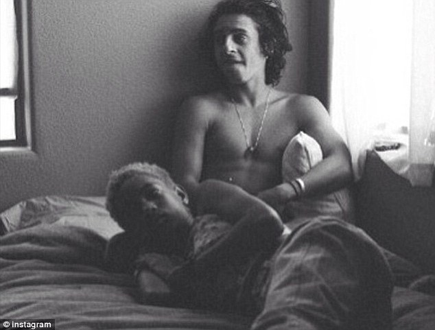 Willow Smith, 13 años, y su polémica foto en la cama con un actor de 20 años