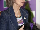 La Reina Sofía apoya la adopción de perros abandonados