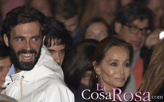 Isabel Preysler sale de casa para asistir al concierto de su hijo Enrique