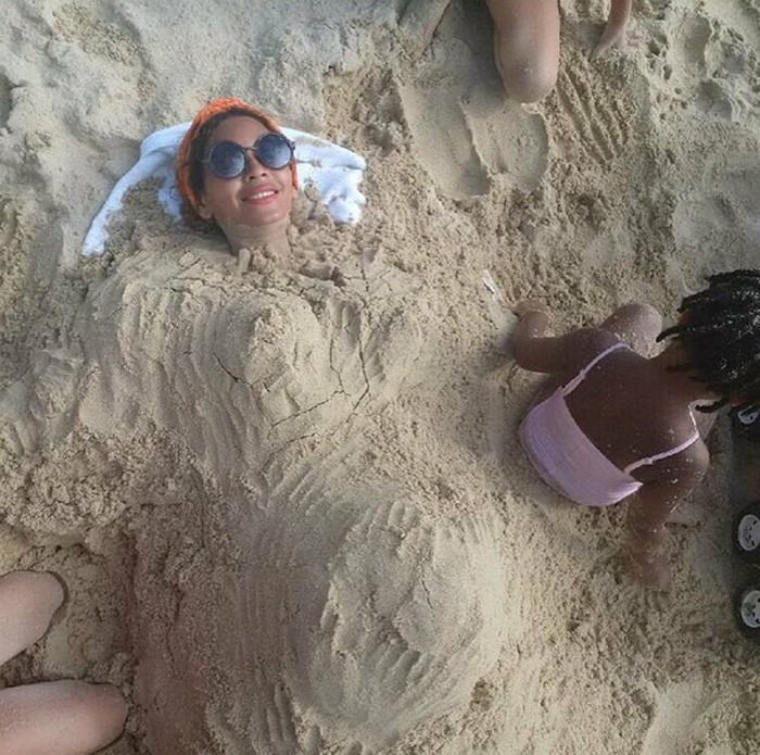 Beyonce insinúa en la playa que espera su segundo hijo