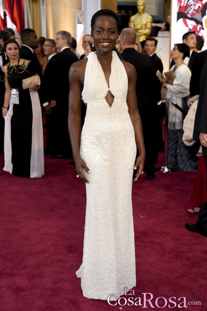 Devuelven el vestido que lució Lupita Nyong’o en los Oscar 2015