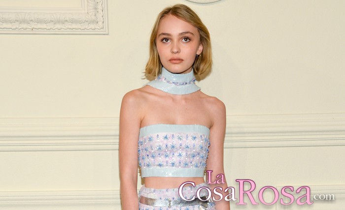 La hija de Johnny Depp, Lily-Rose, posa como una adulta con look de Chanel