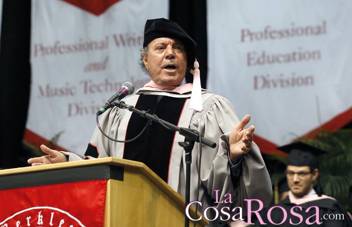 Julio Iglesias reconocido doctor «honoris causa» por la universidad de Berklee