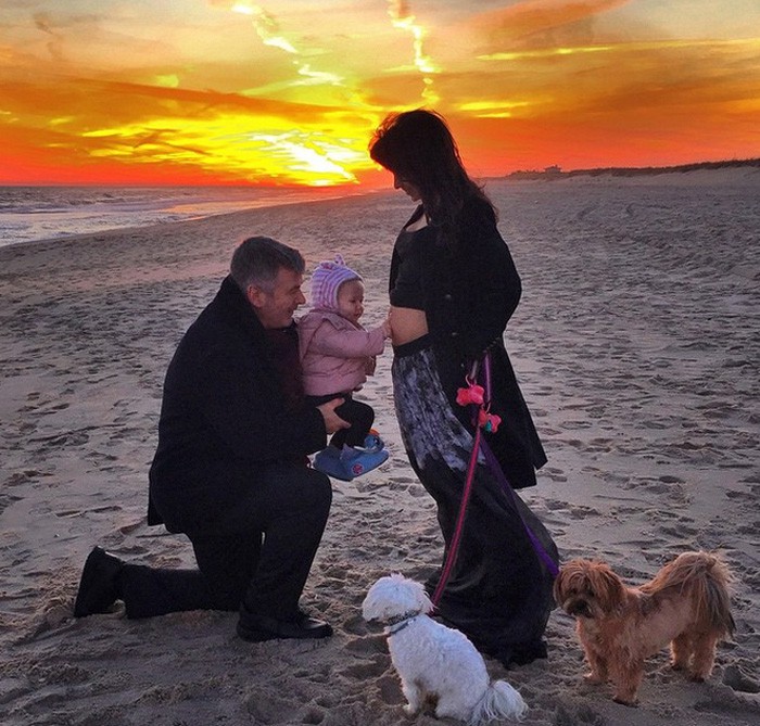 La esposa de Alec Baldwin, Hilaria, da a luz a un niño