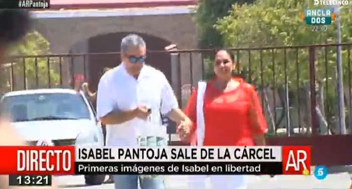 J.A.León comenta que Isabel Pantoja usaba su teléfono móvil en prisión