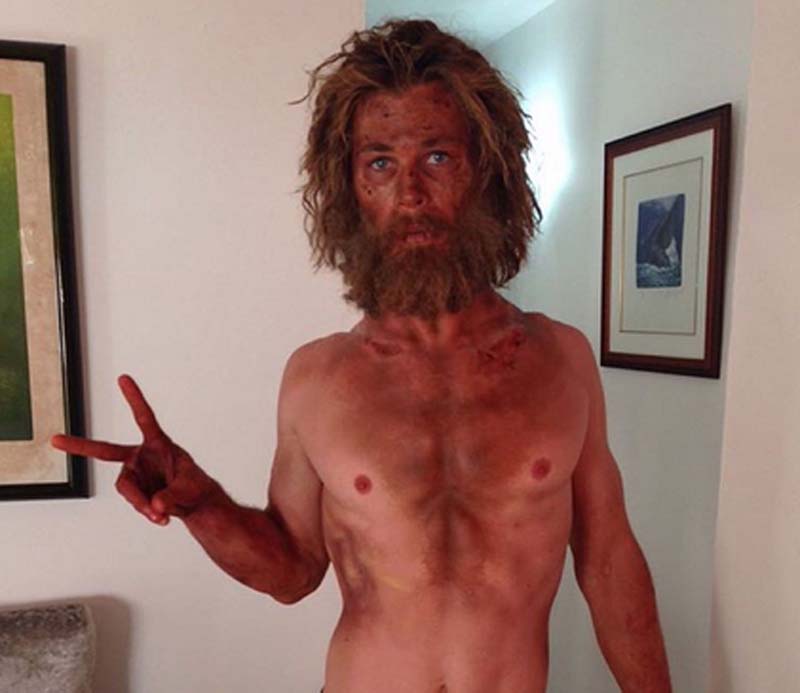 Chris Hemsworth se queda en los huesos en su nueva película