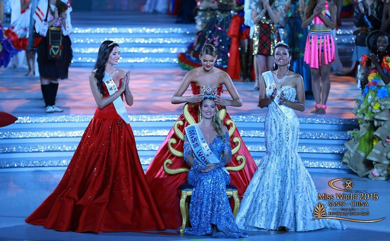 La española Mireia Lalaguna es coronada Miss Mundo 2015