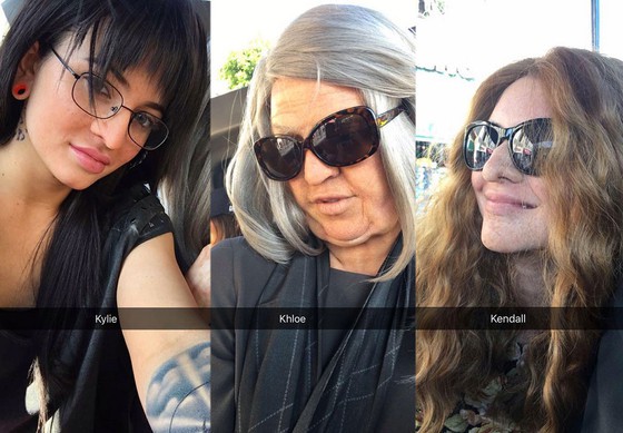 Khloe Kardashian, Kylie y Kendall Jenner y su viaje en un bus turístico por Hollywood