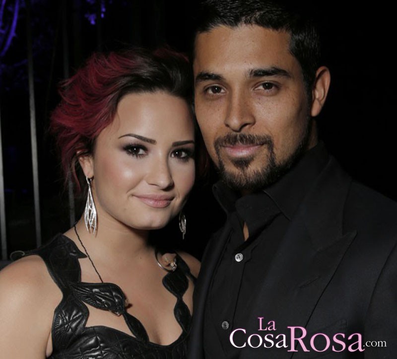 Wilmer Valderrama, ex de Demi Lovato, acompaña a la cantante en el hospital