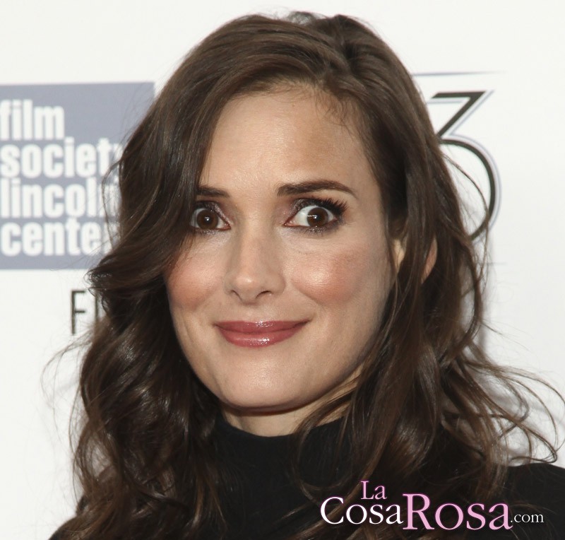 Winona Ryder sale en defensa de su exprometido Johnny Depp