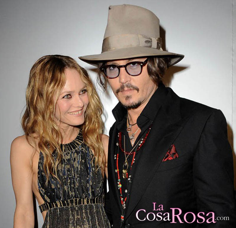 La familia y amigos de Johnny Depp quieren que vuelva con Vanessa Paradis