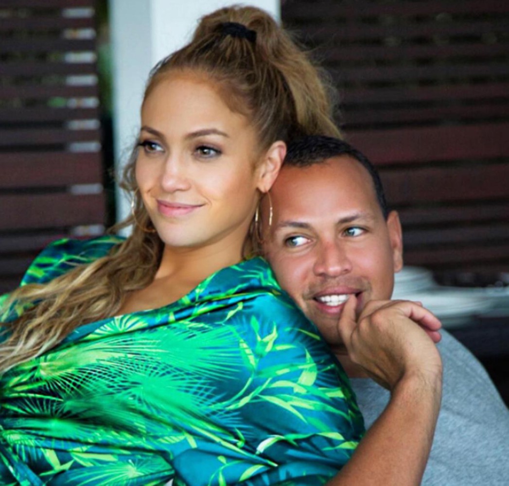 Jennifer Lopez, un agente de seguridad le impide entrar en una tienda de Chanel