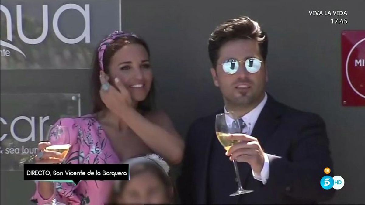 Paula Echevarría y David Bustamante posan felices en la Comunión de su hija