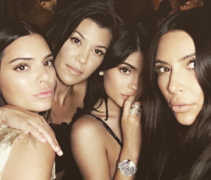 A Kim Kardashian le cae una demanda de 100 millones de dólares por sus selfis