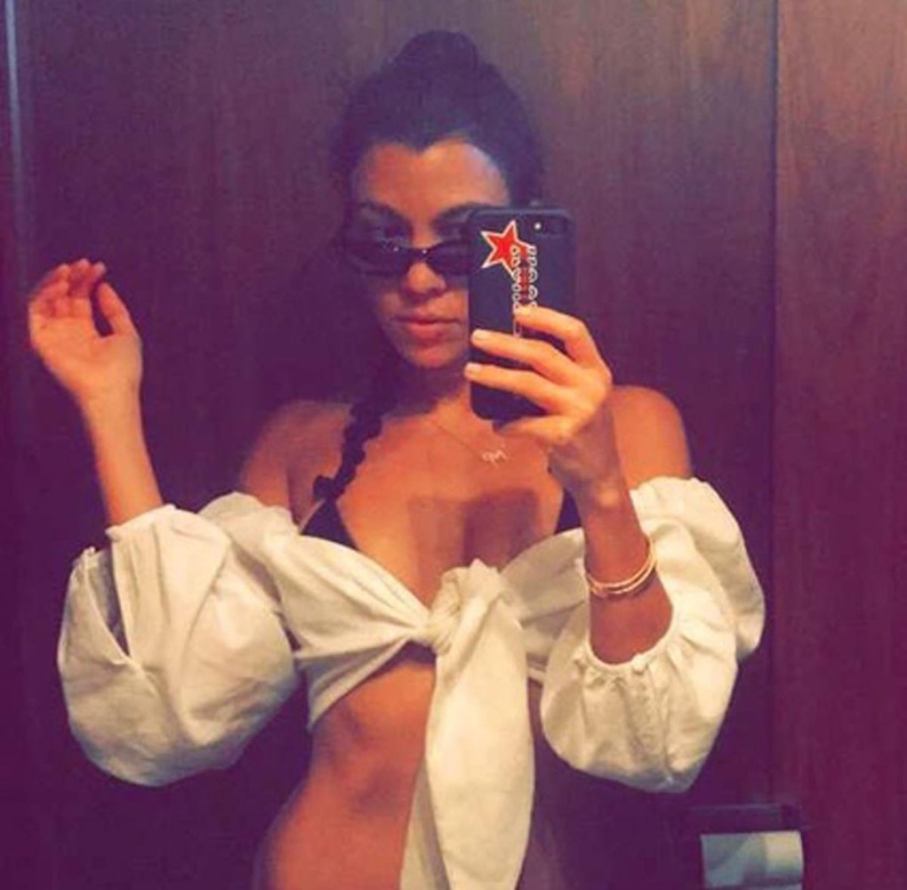 Kourtney Kardashian orgullosa de su cuerpo en sus eternas vacaciones con Younes Bendjima