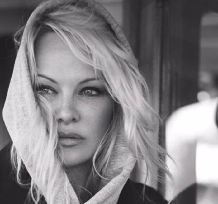 Pamela Anderson opina que las víctimas de Harvey Weinstein no debían haberse quedado a solas con él