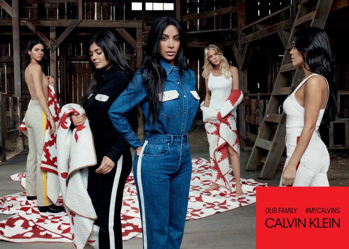 Kylie Jenner posa con sus hermanas para Calvin Klein ocultando su embarazo