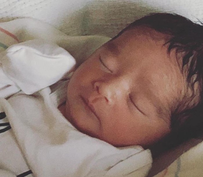 Jessica Alba da a luz a su tercer hijo en Nochevieja