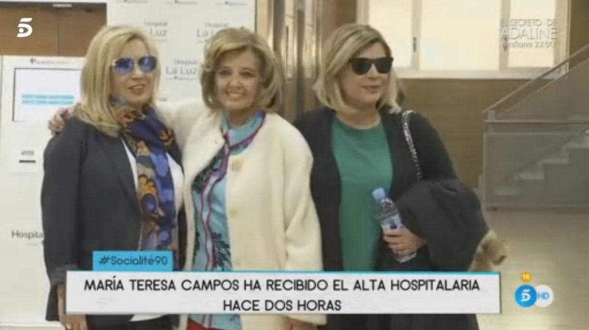 María Teresa Campos es dada de alta y rompe a llorar al salir del hospital