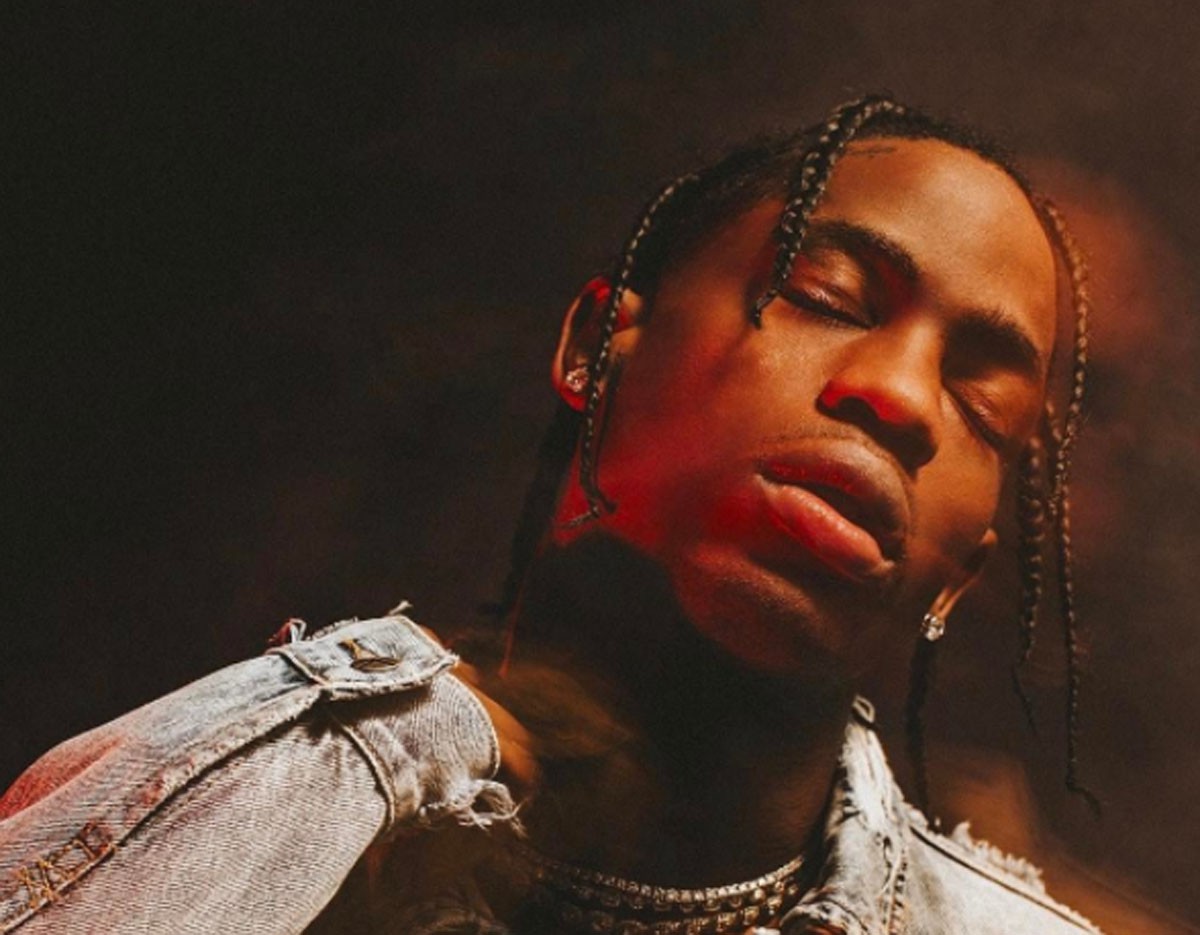 El novio de Kylie Jenner, Travis Scott, se declara culpable de alteración del orden público