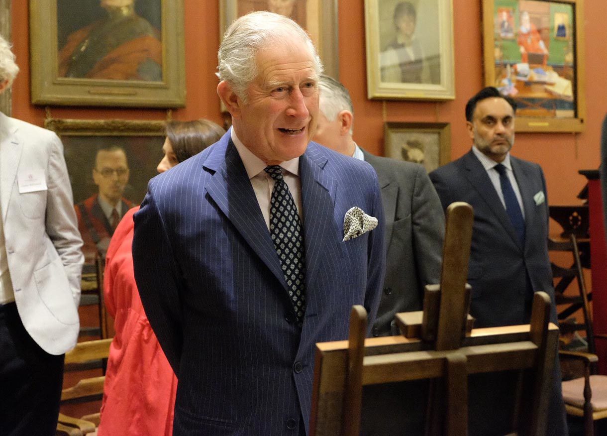 El príncipe Carlos se siente amenazado por la popularidad de Guillermo y Kate