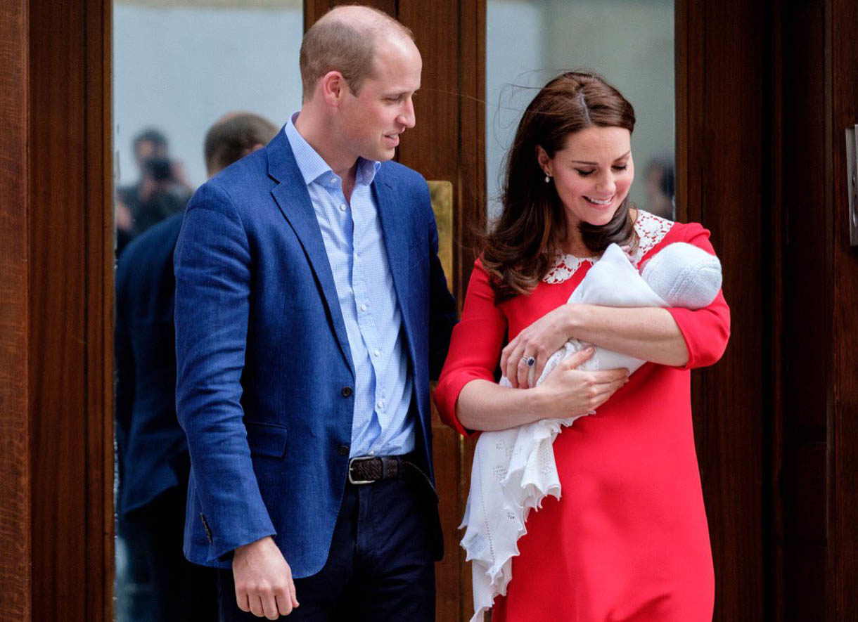 El príncipe Carlos de Inglaterra no ha visitado a su nuevo nieto