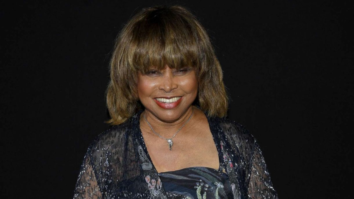 Tina Turner lamenta la repentina muerte de su hijo Ronnie