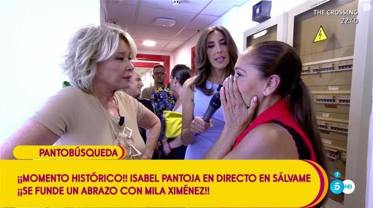 Mila Ximénez abraza a Isabel Pantoja