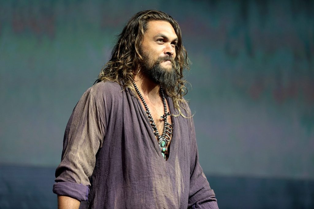 Jason Momoa vive en una caravana de lujo desde su divorcio