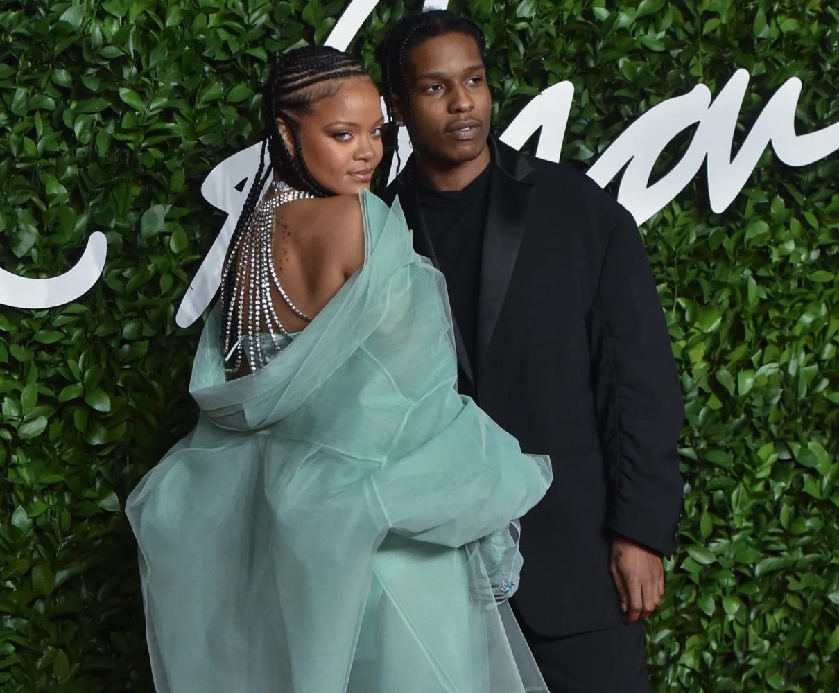 Rihanna confirma que está embarazada de su segundo hijo