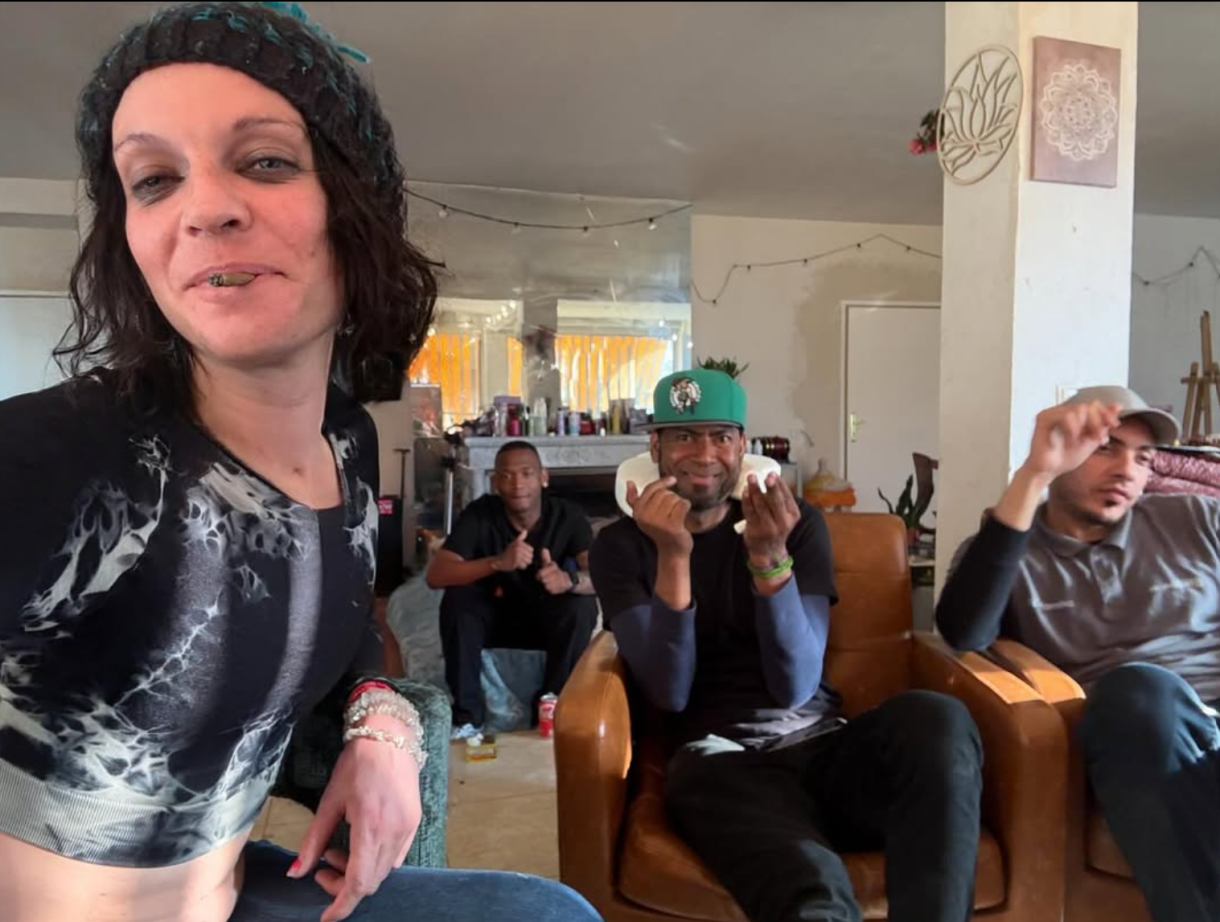 Sheila Devil tiene a sus vecinos en pie de guerra