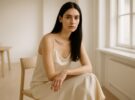 Rosalía deja el look extremo y abraza el minimalismo couture: lo que dice este cambio