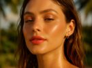 Maquillaje de fiesta en verano: bases ligeras que no se cuartean con 35 grados