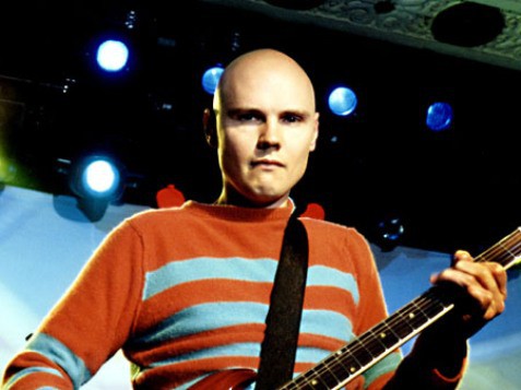 Billy Corgan, de Smashing Pumpkins, se desmaya en el escenario
