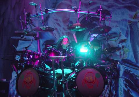 El batería de Megadeth comenta las lesiones que ha tenido en su vida artística