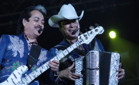 Calamaro y Zack de la Rocha, junto a Los Tigres del Norte