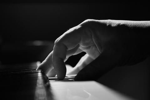 El piano de Claudio Martínez Mehner evocará a Esteban Sánchez en Mérida, Cáceres y Badajoz