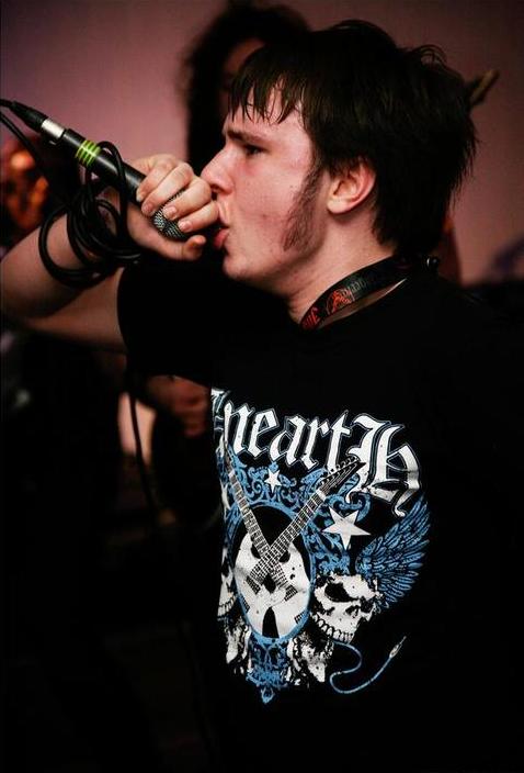 Austin Dickinson, hijo de Bruce Dickinson, debuta con Rise to Remain