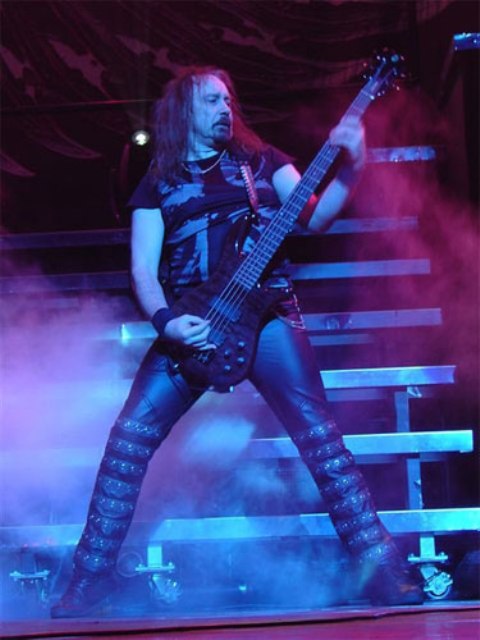 Ian Hill, Judas Priest, considera al nuevo guitarrista como el mejor sustituto de Downing