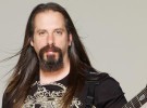 John Petrucci en la Guitar World de noviembre
