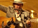 Neil Young, grabando con Crazy Horse