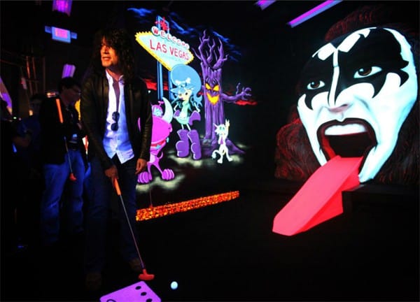 Kiss abren su Mini Golf en Las Vegas con gran éxito