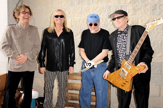 El exbatería de Cheap Trick en guerra con sus compañeros