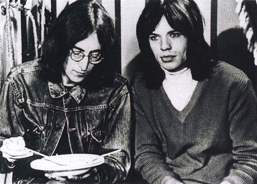 Jagger y Richards cantando dos canciones de The Beatles, documento histórico