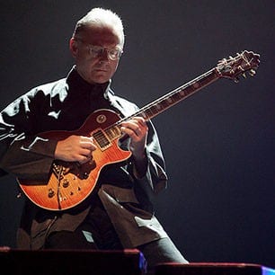 Robert Fripp defiende que no filtró el disco de Bowie