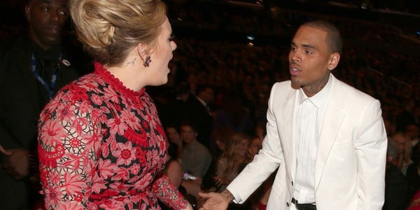 Adele no se peleó con Chris Brown en los Grammy