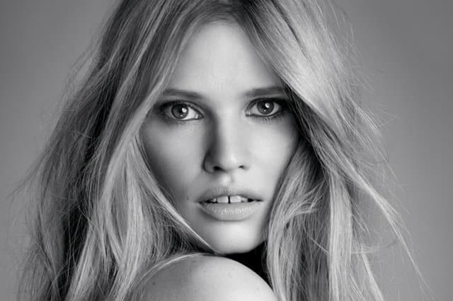 La supermodelo Lara Stone protagoniza el nuevo videoclip de The Black Keys
